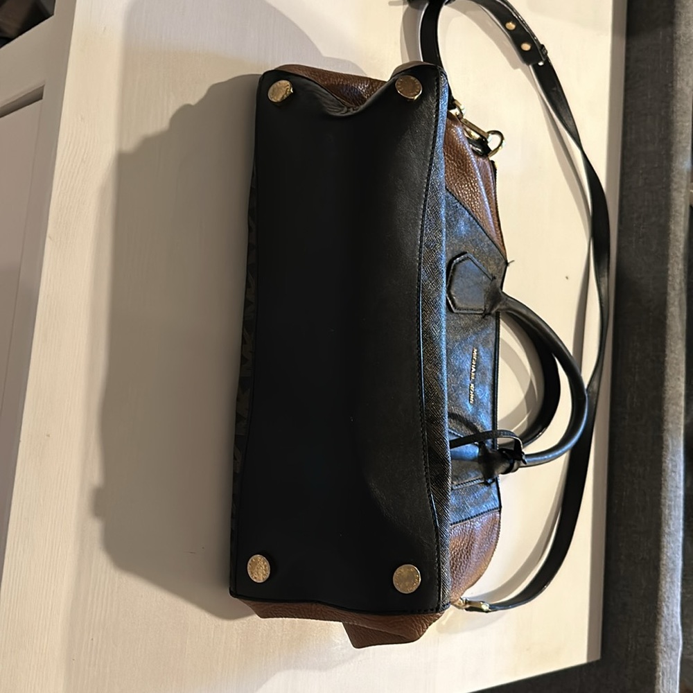 Authentic Michael Kors Handbag - image 2